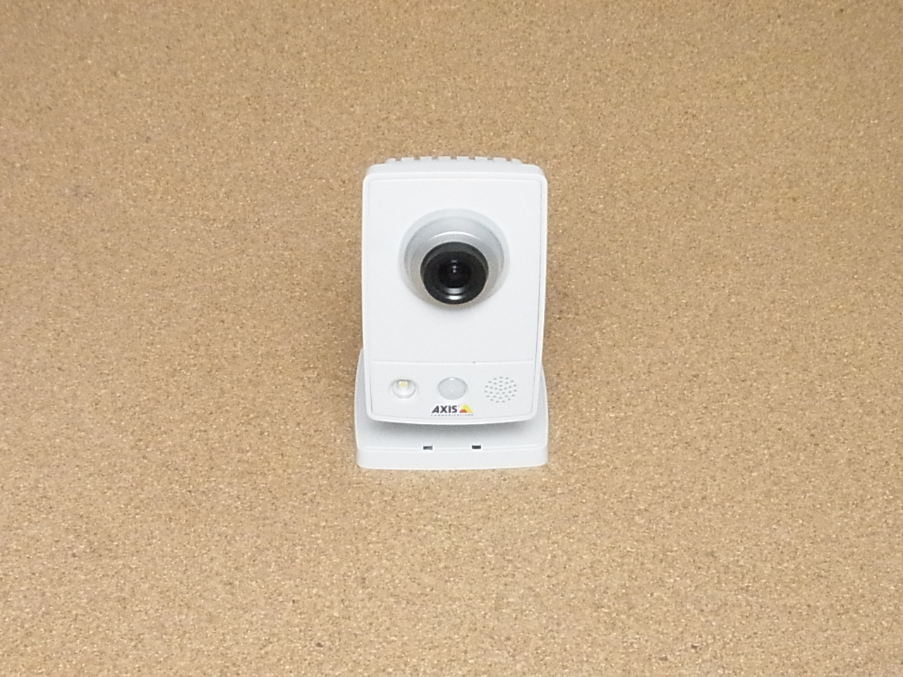 極美品 AXIS M1034-W ネットワークカメラ AXIS M1034-W/アクシス製無線HD小型キューブ型ネットワークカメラ